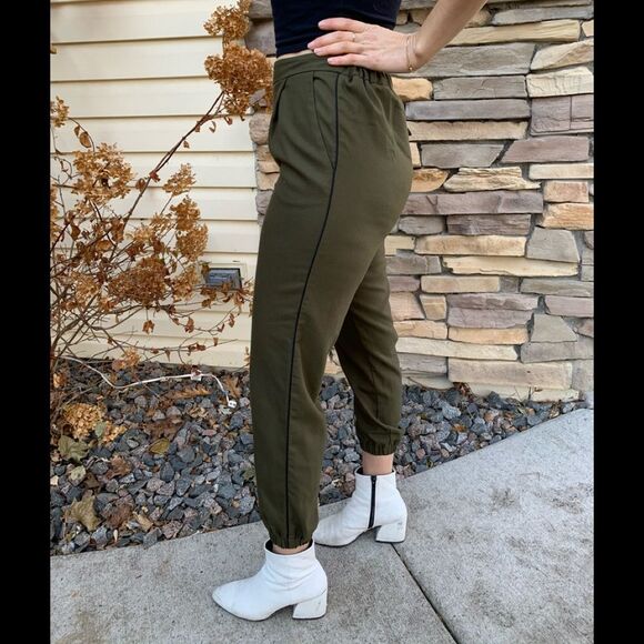 TopShop olive ankle pants, elastic cuff, side pockets, fabulous, size 2 - Picture 6 of 9